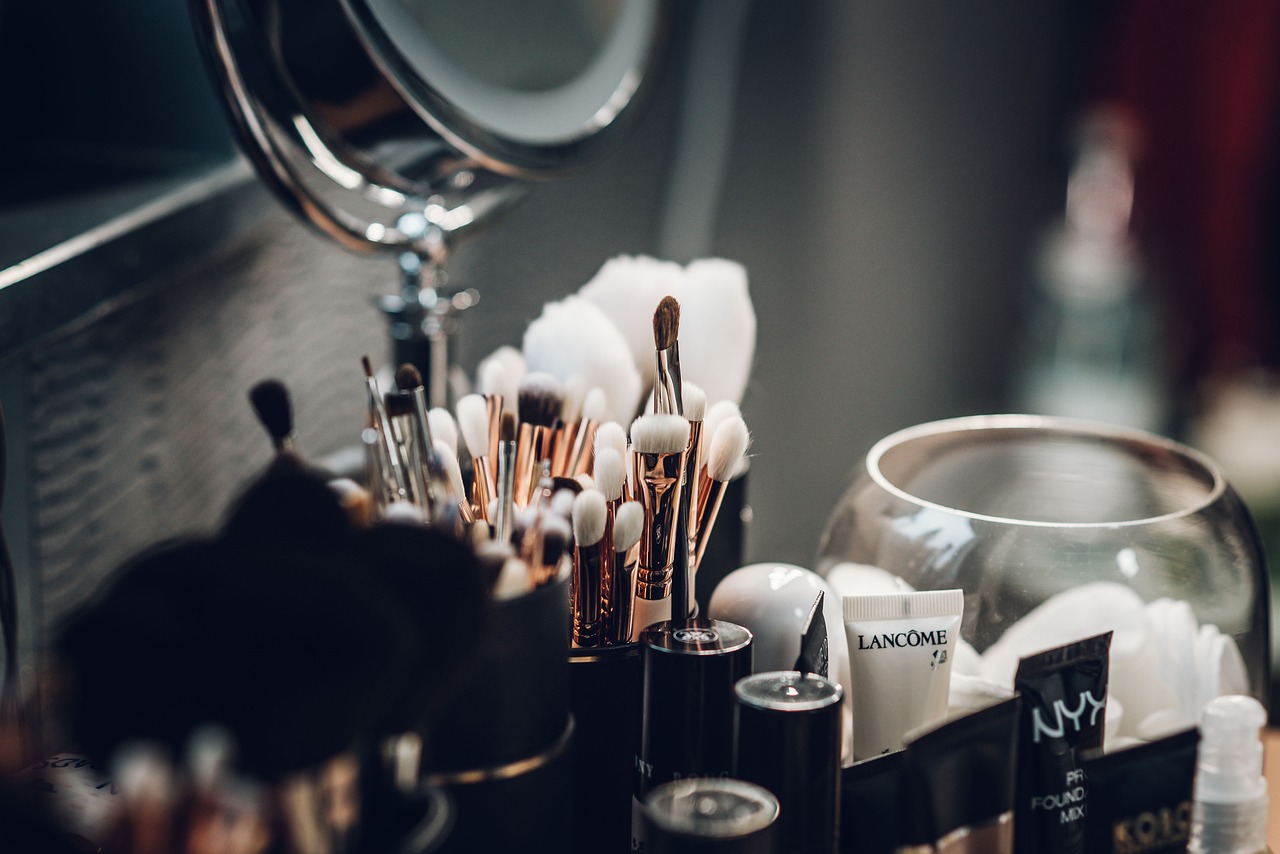 entdecken sie die angesagten makeup-trends 2024 – von natürlichen looks bis zu auffälligen farben und innovativen techniken, die ihr styling revolutionieren.