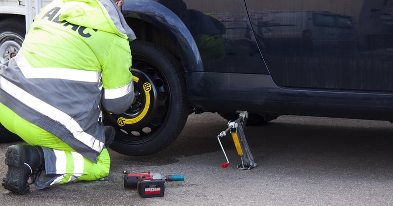 Was ist beim Radwechsel mit einem Wagenheber zu beachten? Die 7 größten Fehler