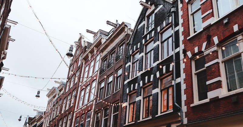 Amsterdam im Winter: Magische Kanäle, gemütliche Cafés & verborgene Schätze