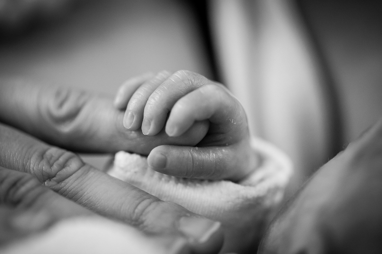 entdecken sie die besten tipps zur neugeborenenpflege. erfahren sie, wie sie die bedürfnisse ihres babys verstehen und ihm eine sichere, gesunde und liebevolle umgebung bieten können.